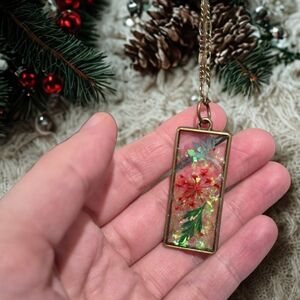 Floral Pendant Necklace